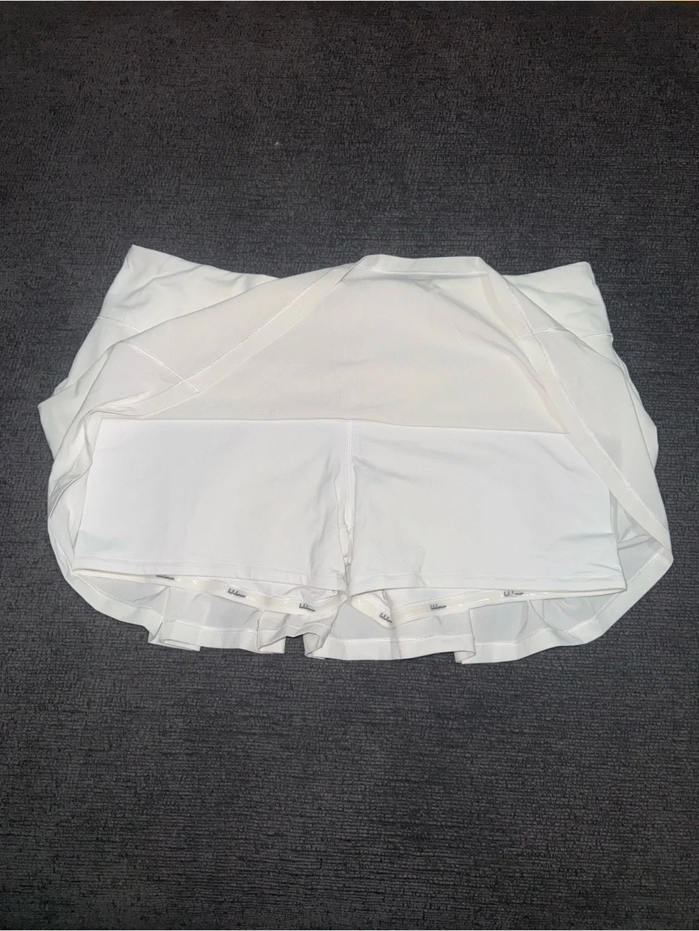 Lululemon Pace Rival White Tennis Skirt Skort Size 12 Regular Pleated Back